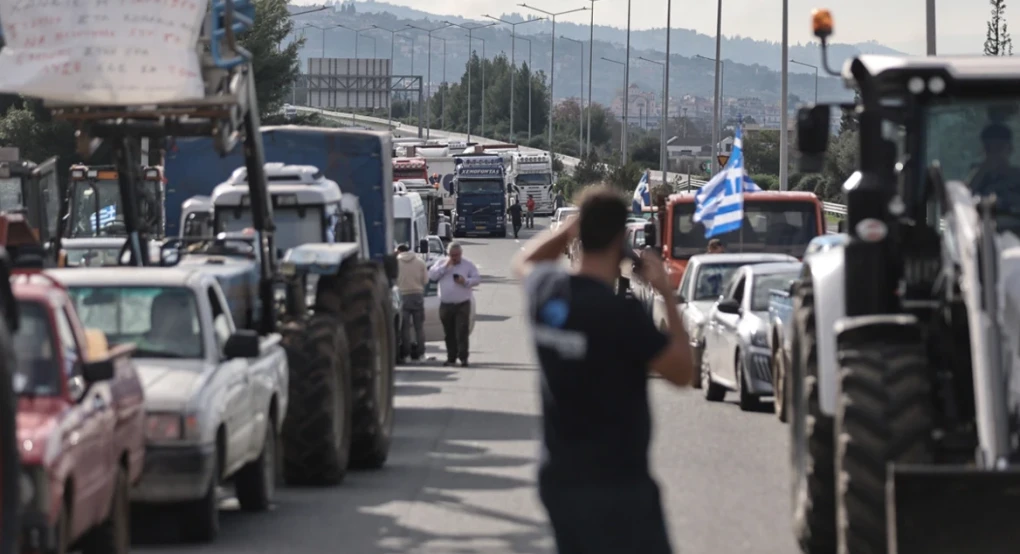 Εξετάζεται νέα ελάφρυνση για το αγροτικό ρεύμα με το βλέμμα στραμμένο στις εθνικές οδούς και την έξοδο των Χριστουγέννων