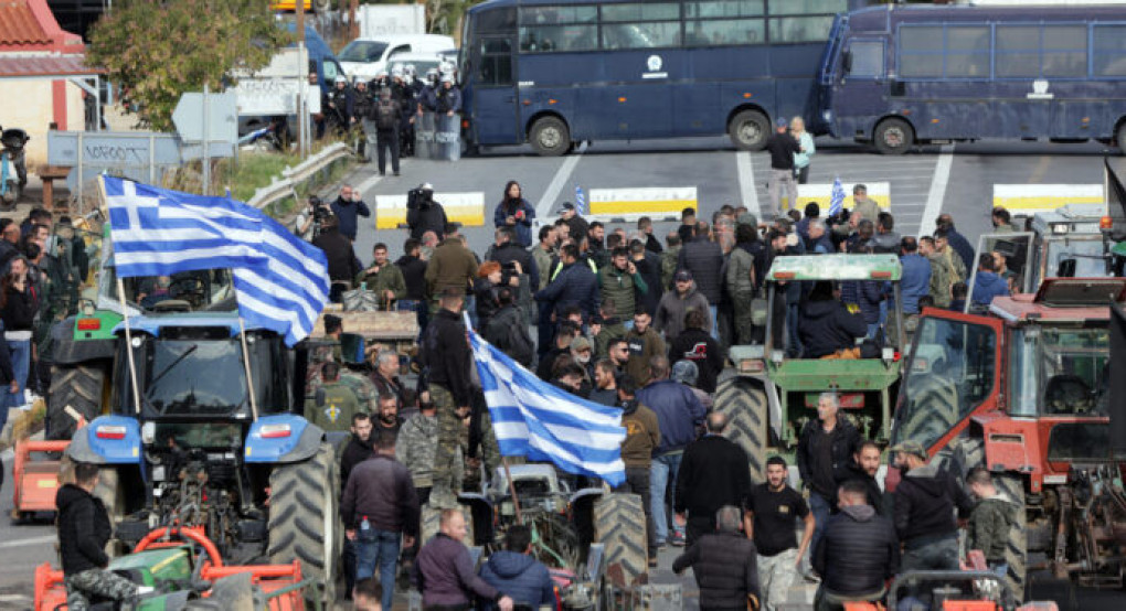 Διάλογος ή μπλόκα: Τα πάντα κρέμονται από μια κλωστή – Το «τείχος» των κτηνοτρόφων
