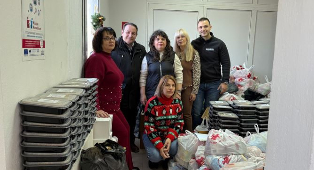 Κοινωνική δράση με διανομή τροφίμων σε ανθρώπους που το έχουν ανάγκη