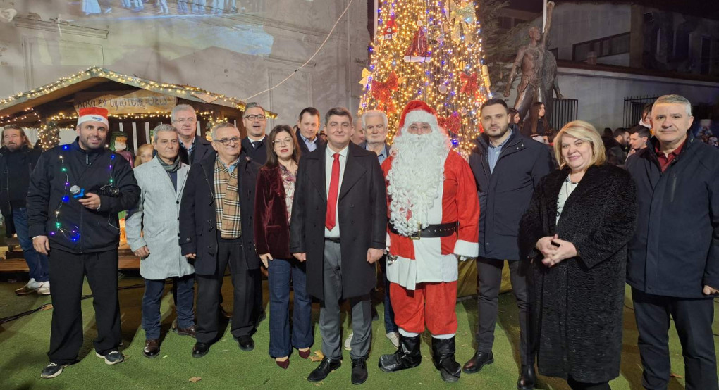 Φωταγώγηση Δέντρου και έναρξη 14ης Παραμυθούπολης