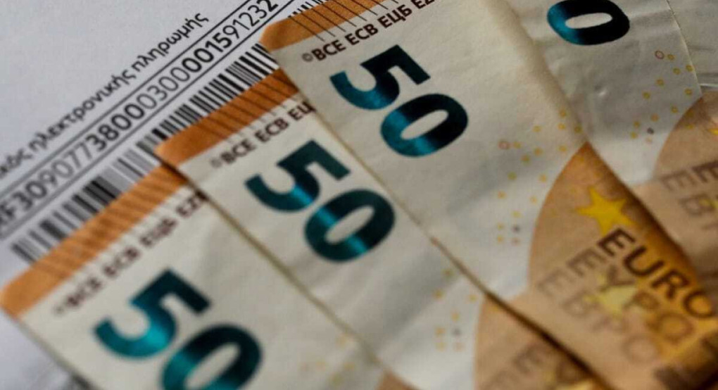 Συντάξεις και επιδόματα πριν τα Χριστούγεννα: Πότε θα δουν τα χρήματα οι δικαιούχοι και τι αλλάζει από τον Ιανουάριο