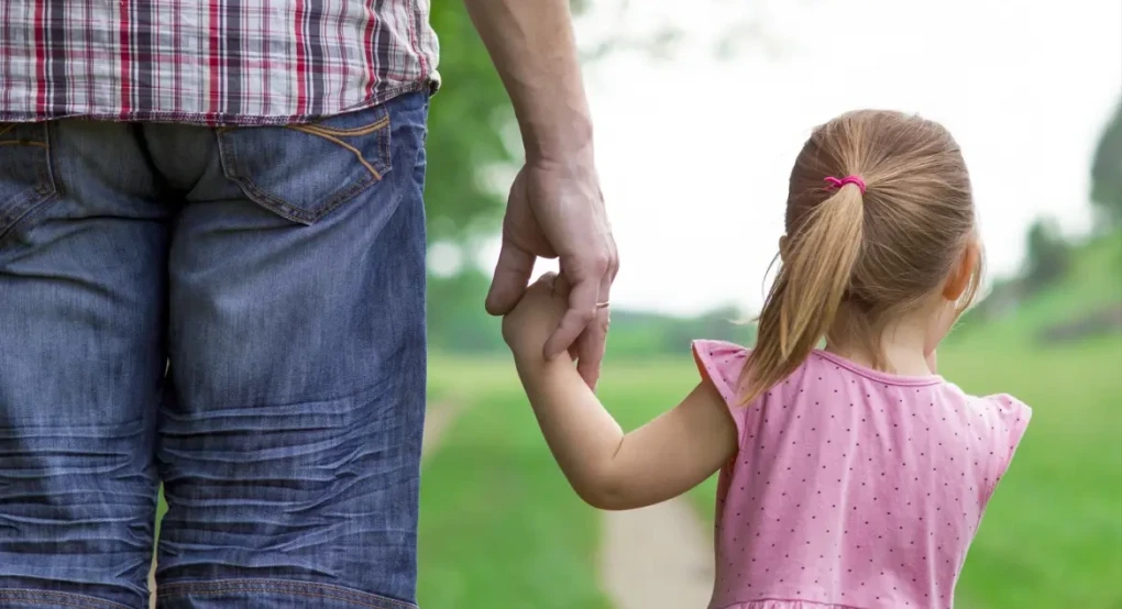 Επίδομα παιδιού Α21: Νωρίτερα η πληρωμή της έκτης δόσης πριν τα Χριστούγεννα