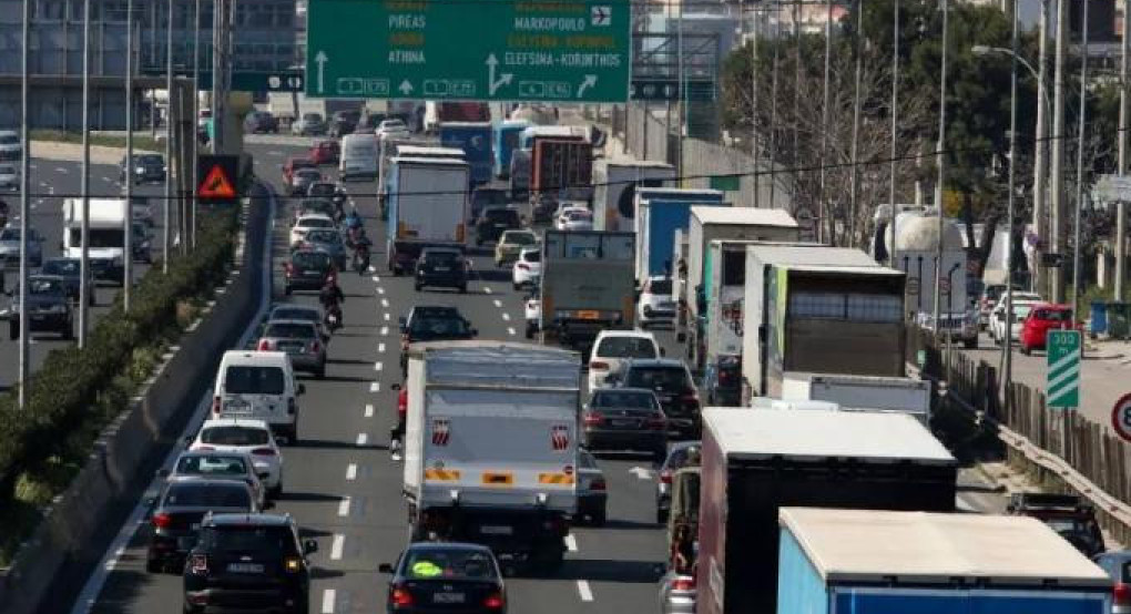 Σε επ’ αόριστον κινητοποιήσεις προχωρούν οι οδηγοί φορτηγών