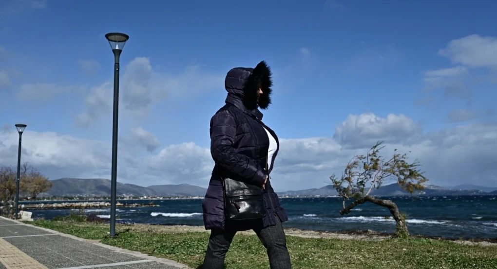 Καιρός: Ανεβαίνει ελαφρώς η θερμοκρασία - Άνεμοι μέχρι 6 μποφόρ σήμερα