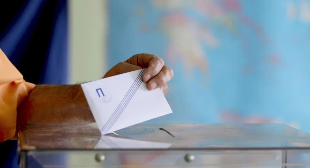 Ισχυρό διψήφιο προβάδισμα της ΝΔ έναντι του ΠΑΣΟΚ δείχνουν οι τελευταίες τρεις δημοσκοπήσεις - Τι λένε για Τσίπρα και Καρυστιανού