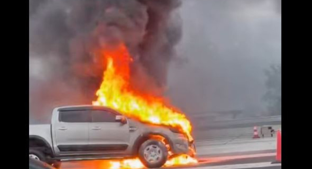 Κόρινθος: Φωτιά σε αυτοκίνητο στα διόδια Καλαμακίου – Κάηκε ολοσχερώς