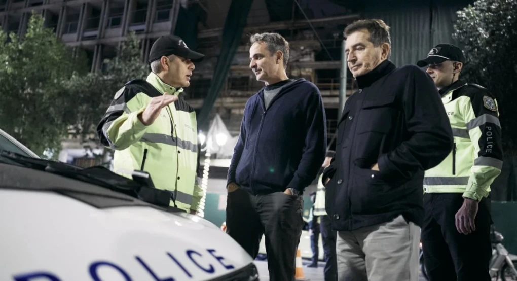 Επίσκεψη Μητσοτάκη σε μπλόκο της Τροχαίας στη Σταδίου: Έκανε αλκοτέστ για να δει πως γίνεται, δείτε φωτογραφίες