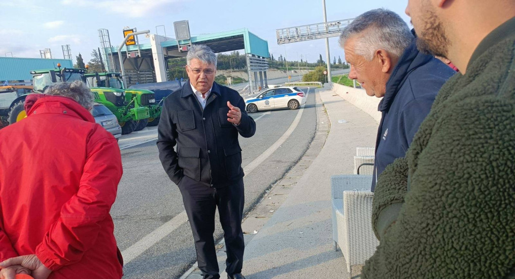 Ο Πρόεδρος της ΝΙΚΗΣ στο μπλόκο των αγροτών στο Κιάτο