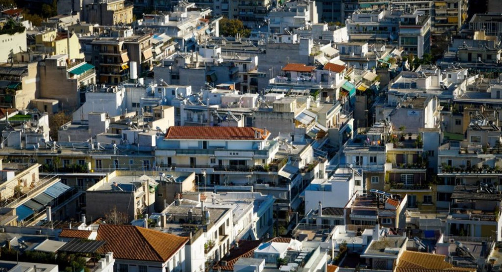 Ακίνητα: Μεγαλώνει το χάσμα τιμών σε αγγελίες και συμβόλαια