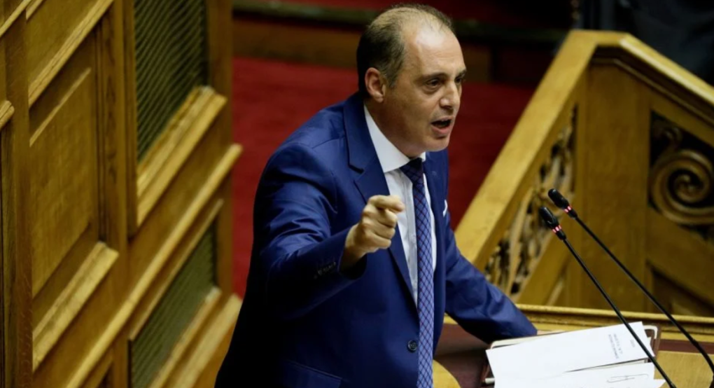 Κυριάκος Βελόπουλος: Είστε η κυβέρνηση των πεφτοσυννεφάκηδων – Όλο από τα σύννεφα πέφτετε