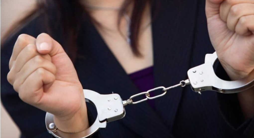 Έδεσσα: Της έδιναν δουλειά κι αυτή τους..."ψείρισε" χοντρά!