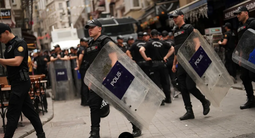 Εκατοντάδες προληπτικές συλλήψεις στην Τουρκία