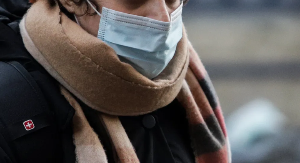 «Σαρώνει» η γρίπη, υπό πίεση τα νοσοκομεία