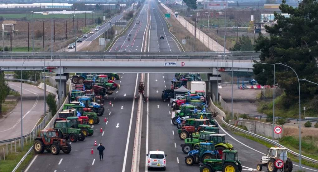 Ξεκινά η έξοδος των Χριστουγέννων με τα μπλόκα στις εθνικές: Δύο λωρίδες ανοίγουν οι αγρότες, θέμα ασφάλειας θέτει η Τροχαία