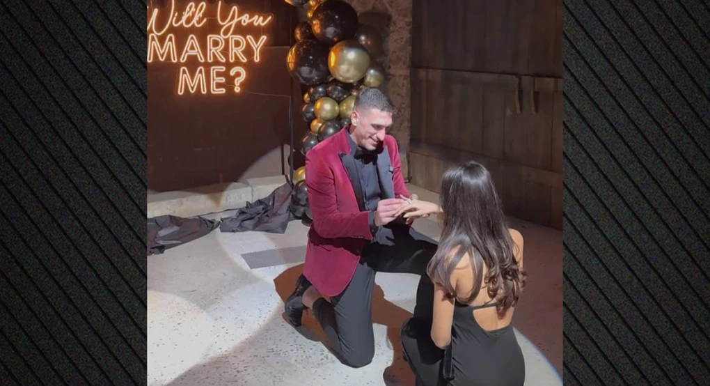 Ετοιμάζεται να ντυθεί γαμπρός ο Λαρεντζάκης: Έκανε πρόταση γάμου στην αγαπημένη του, βίντεο και φωτογραφίες