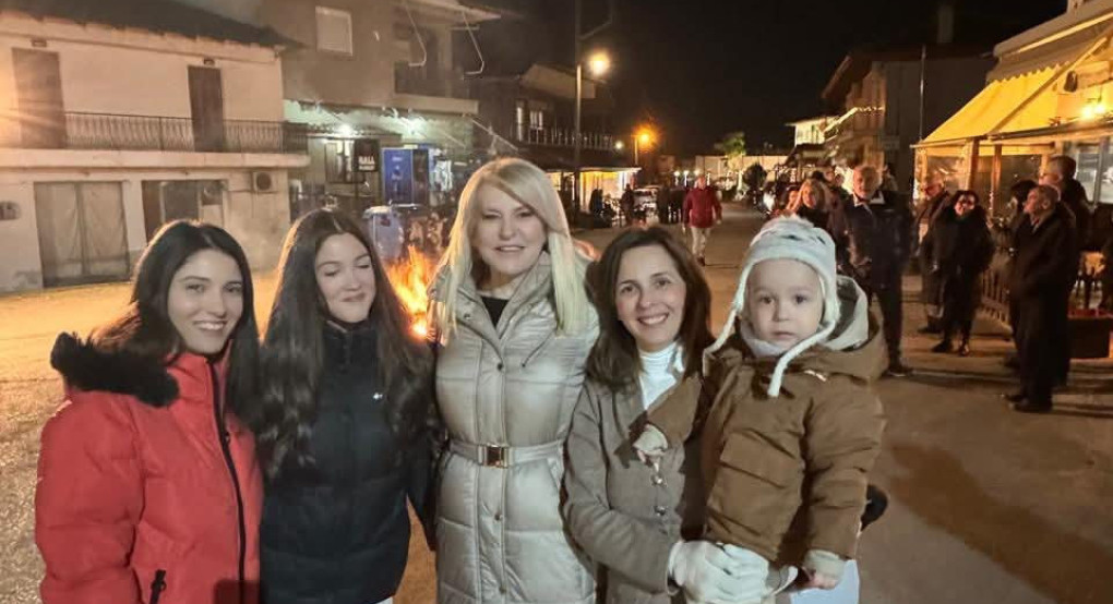 Θεοδώρα Τζάκρη: Παρούσα στα πρωτοχρονιάτικα έθιμα της Πέλλας, δίπλα στην κοινωνία και την παράδοση