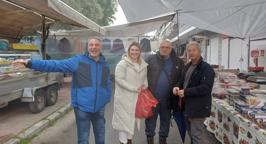 Στη λαϊκή αγορά της Σκύδρας η Μαρία Παπαδοπούλου