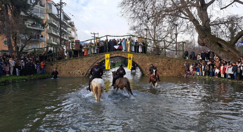 Εντυπωσιακός ο Αγιασμός των Υδάτων στο Κιουπρί Έδεσσας με πλήθος κόσμου