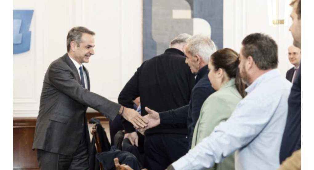 Μητσοτάκης : Θερμή συνάντηση με αγρότες και μήνυμα για «παρόντες» που διαμορφώνουν τις εξελίξεις