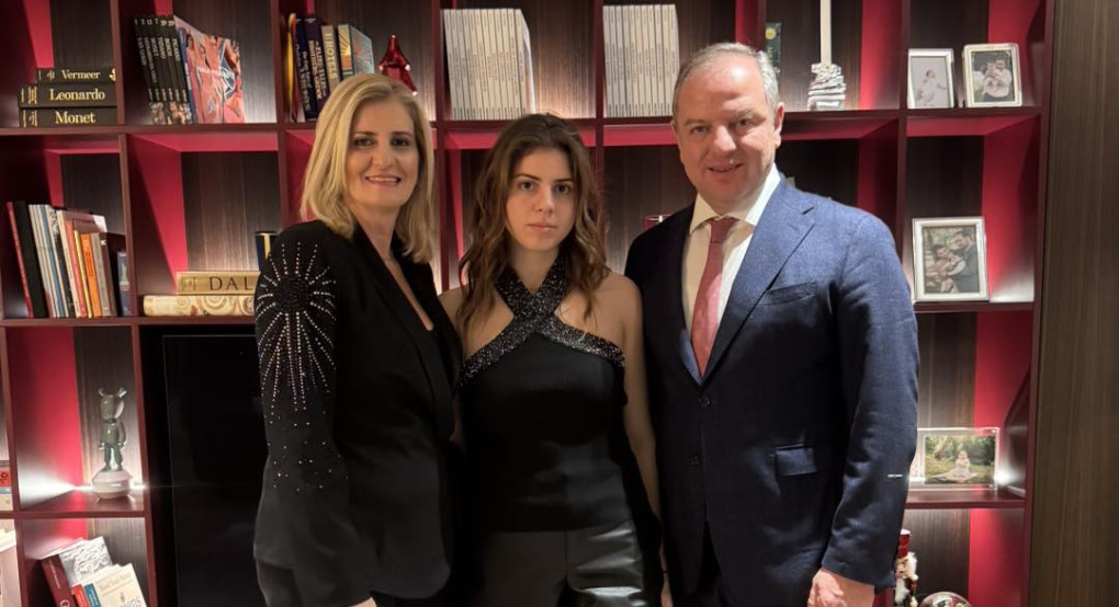 Ο Διονύσης Σταμενίτης εύχεται για το 2026 με μια ζεστή οικογενειακή φωτογραφία