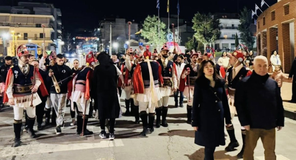 Αναβίωσε το έθιμο των Μωμόγερων στα Γιαννιτσά