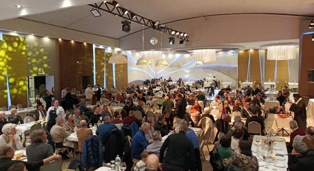 ΝΙΚΗ: Έκοψε βασιλόπιτα με αέρα "νίκης"