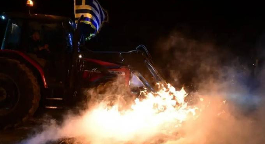 Άνοιξε η παλιά εθνική οδός Θήβας – Λιβαδειάς: Αποχωρούν τα τρακτέρ