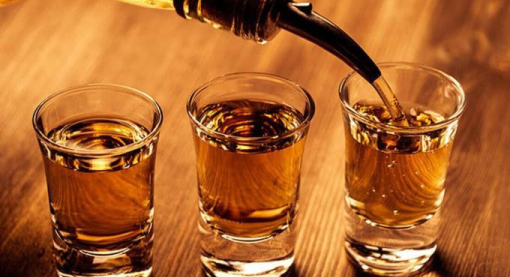 Ρέθυμνο: Στο νοσοκομείο 15χρονη λόγω κατανάλωσης αλκοόλ - Χειροπέδες σε υπεύθυνο καταστήματος