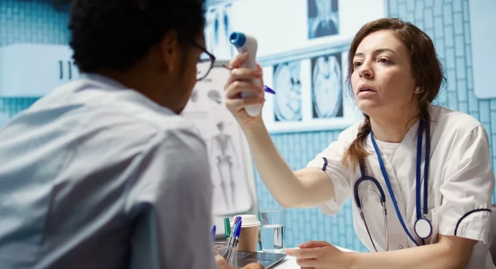 Κύμα γρίπης απειλεί το ΕΣΥ: Μπορεί να «χτυπήσει» έως και 1 εκατ. άτομα