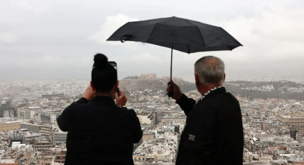 Καιρός: Τοπικές βροχές και άνοδος της θερμοκρασίας - Άνεμοι έως 9 μποφόρ