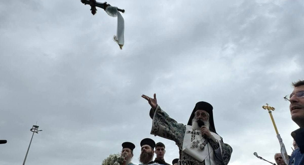 Με λαμπρότητα ο Αγιασμός των Υδάτων στο λιμάνι της Αλεξανδρούπολης – Μήνυμα φωτός και ελπίδας από τον Μητροπολίτη Άνθιμο