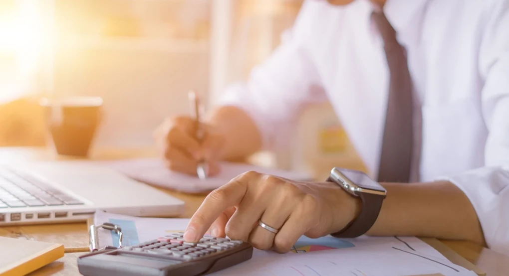 Τι αλλάζει σε φόρους και μισθούς το 2026, ποιοι κερδίζουν και ποιοι χάνουν