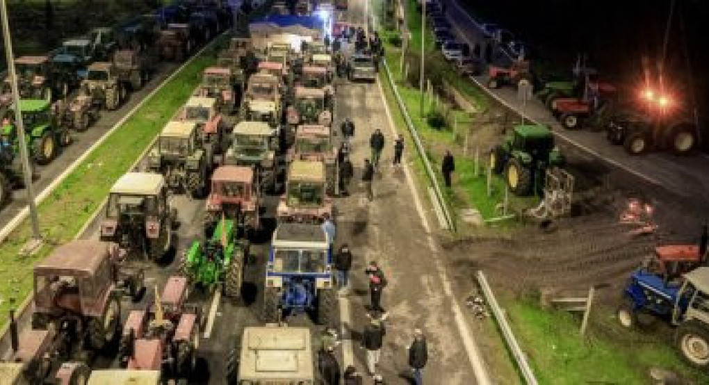 Κλιμάκωση με πανελλαδικό συλλαλητήριο στην Αθήνα προτείνει η συντονιστική επιτροπή του μπλόκου Νίκαιας