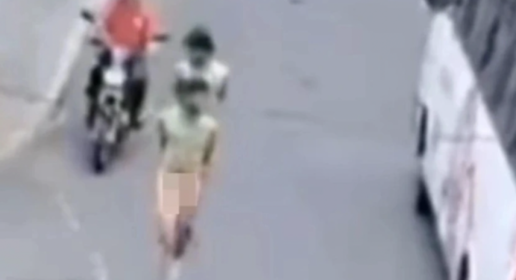 Κάτοικοι στην Κολομβία γδύνουν και διαπομπεύουν κλέφτες στον δρόμο