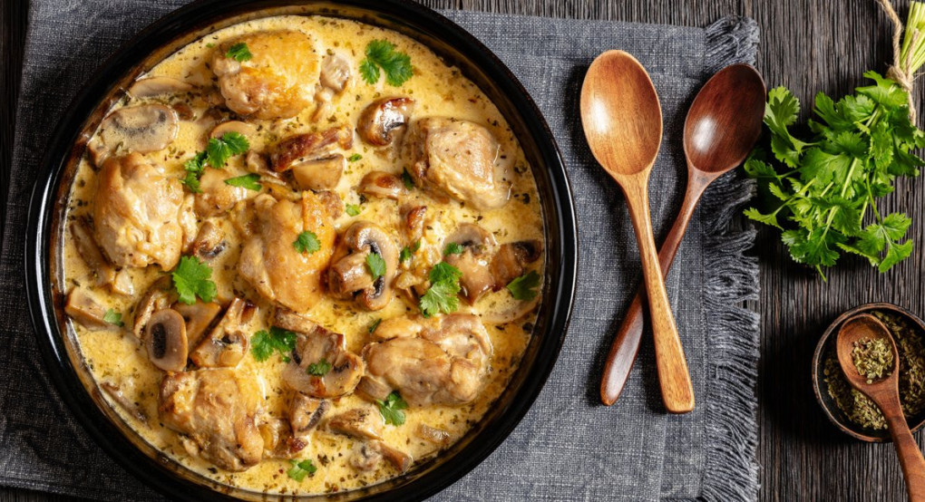 Συνταγή για το πιο εύκολο λεμονάτο κοτόπουλο -Με μανιτάρια και κρέμα, έτοιμο σε 20΄