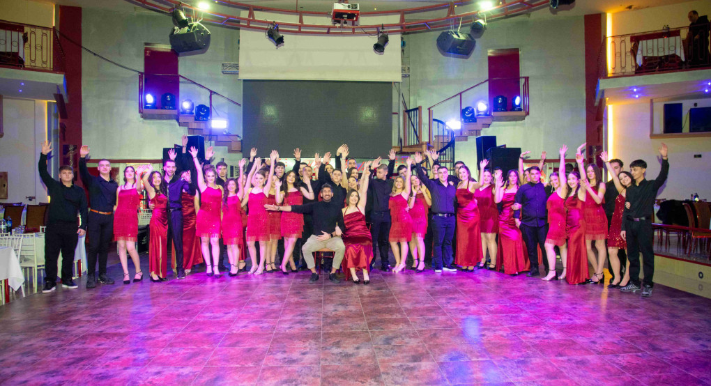 Ετήσιος χορός Λυκείου Σκύδρας: Μια τέλεια βραδιά που τα είχε όλα... διασκέδαση, συναισθήματα, τάγκο αλλά και Τσαχουρίδη