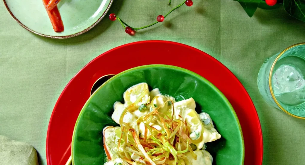 Πατατοσαλάτα με vegan μαγιονέζα, ξινόμηλο, σέλινο και τηγανητό πράσο