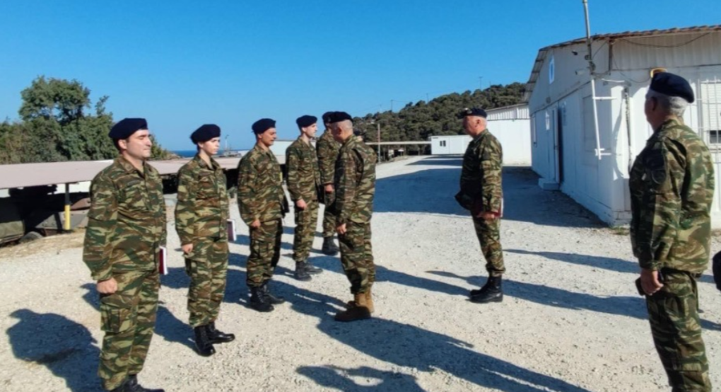 Στρατιωτική θητεία: Λιγότερες αναβολές, αυστηρότερες απαλλαγές και άνοιγμα στη στράτευση γυναικών