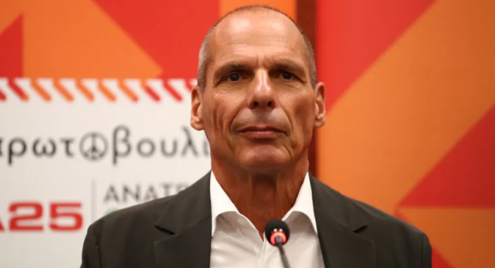 ΜέΡΑ25: Αστυνομία στο σπίτι Βαρουφάκη - Κλήθηκε σε προκαταρκτική εξέταση