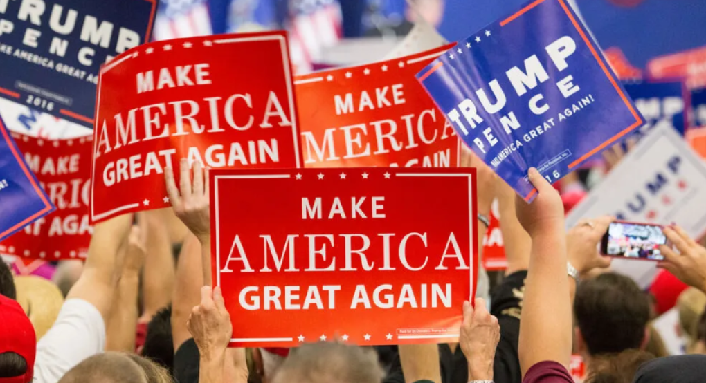 MAGA: κυριαρχεί και στην Ελλάδα και δεν το έχουμε καταλάβει