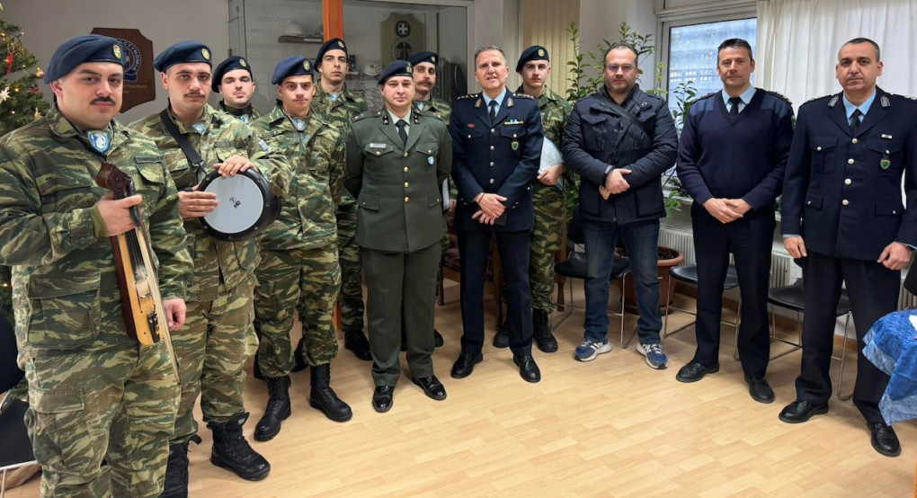 Η χορωδία της 2ας Μηχανοκίνητης Μεραρχίας Πεζικού έψαλε τα κάλαντα στη Λέσχη της Διεύθυνσης Αστυνομίας Πέλλας