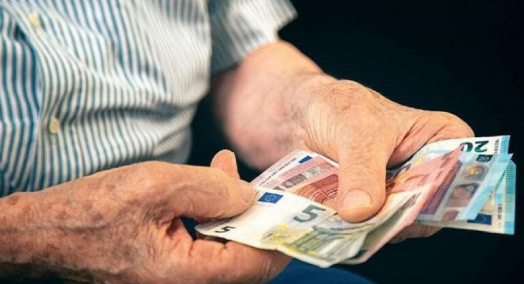 Ρεκόρ αιτήσεων συνταξιοδότησης και το 2025 με πάνω από 200.000 αποχωρήσεις να πιέζουν τον ΕΦΚΑ