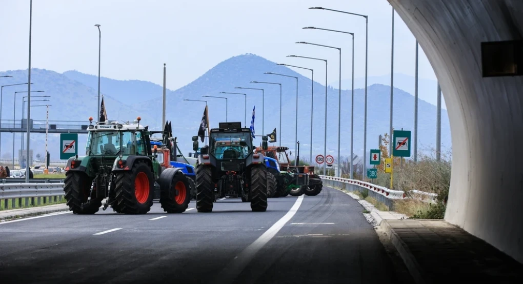 Θα αλλάξει στάση η κυβέρνηση για τα μπλόκα μετά τις γιορτές -Εξετάζουν την επιβολή προστίμου για τα τρακτέρ στις Eθνικές