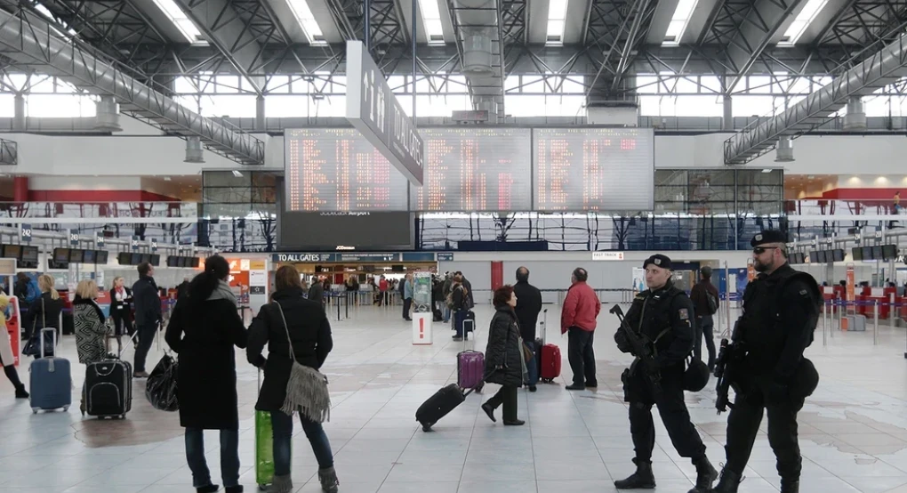 Έκλεισε το αεροδρόμιο της Βιέννης λόγω παγετού – Προβλήματα σε πτήσεις και στο αεροδρόμιο της Πράγας