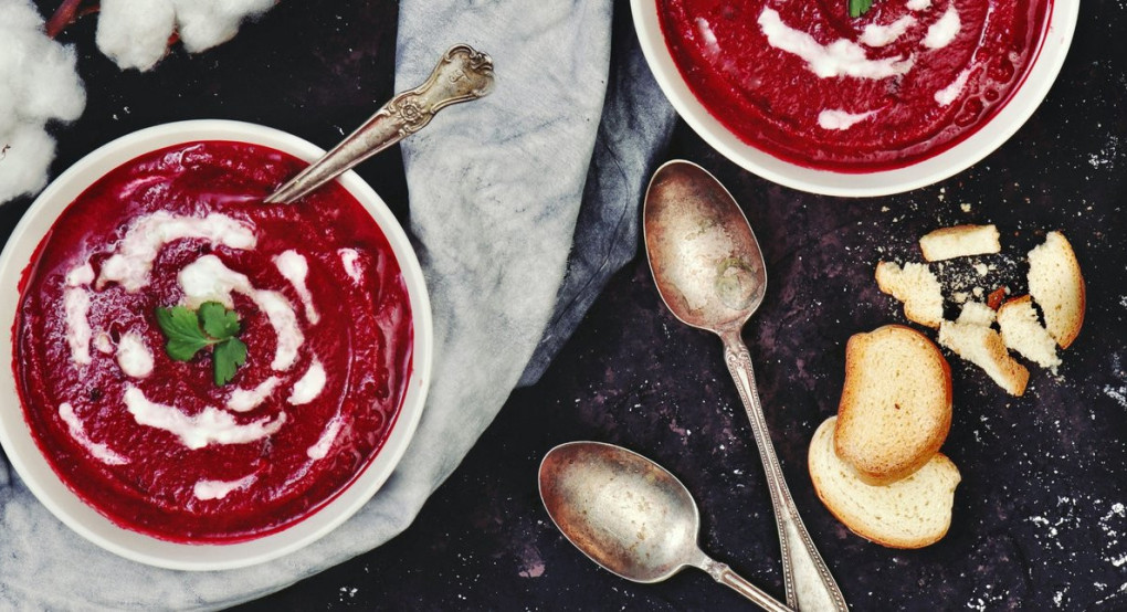 Συνταγή: Σούπα βελουτέ με παντζάρια και πορτοκάλι -Εντυπωσιακή και λαχταριστή