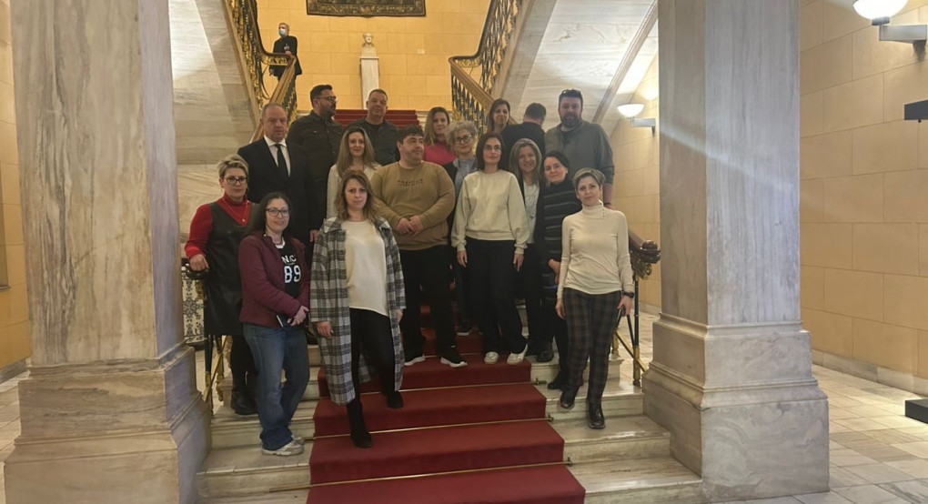 Συνάντηση του Διονύση Σταμενίτη με μαθητές στη Βουλή