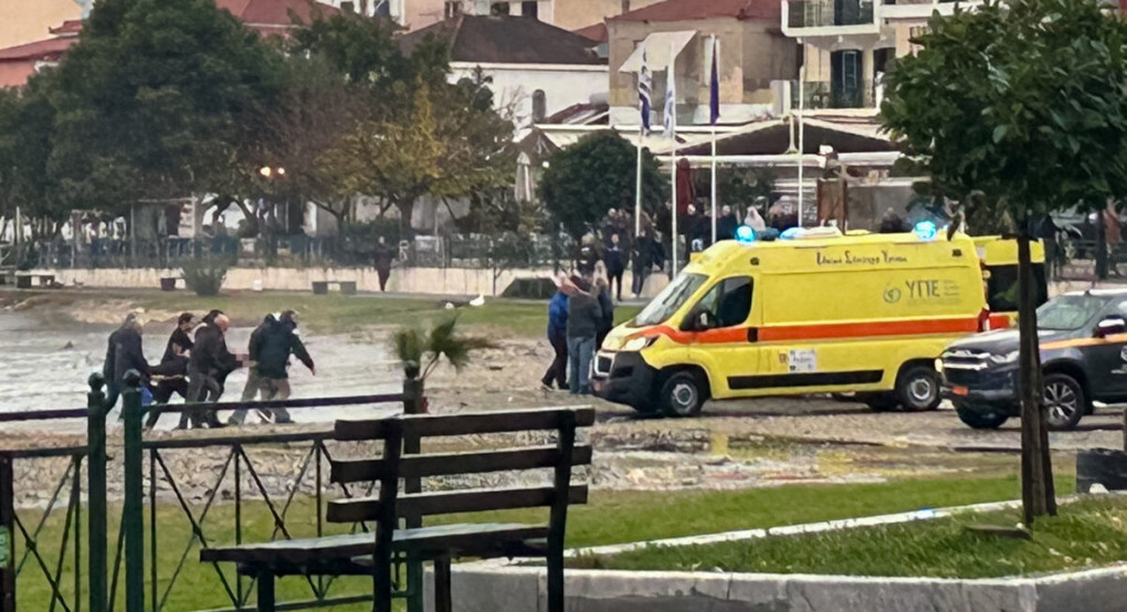 Τραγωδία στο Παράλιο Άστρος: Πατέρας ενός παιδιού ο λιμενικός που παρασύρθηκε από κύματα