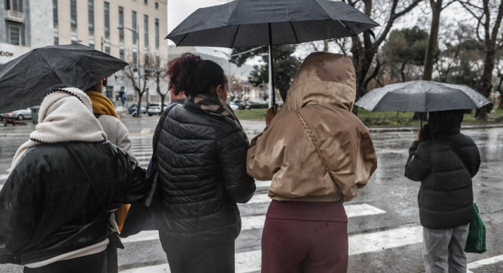 Τοπικές βροχές στα ηπειρωτικά και άνοδος της θερμοκρασίας – Καταιγίδες στο Ιόνιο και χιόνια στα ορεινά