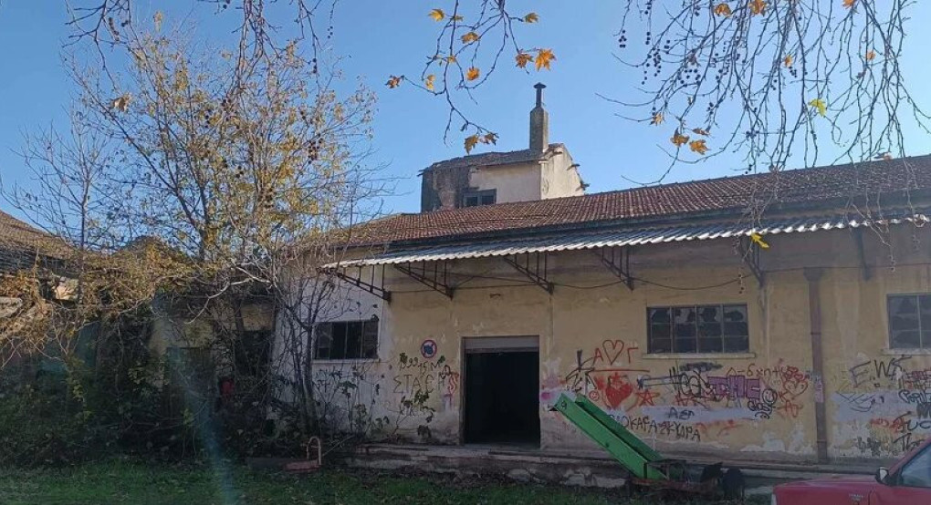 Τη μεταγραφή στο Εθνικό Κτηματολόγιο υπέρ του Δημοσίου των αποθηκών της πρώην Αγροτικής Τράπεζας στη Σκύδρα αιτείται ο Πεφτούλιος Κακουλίδης