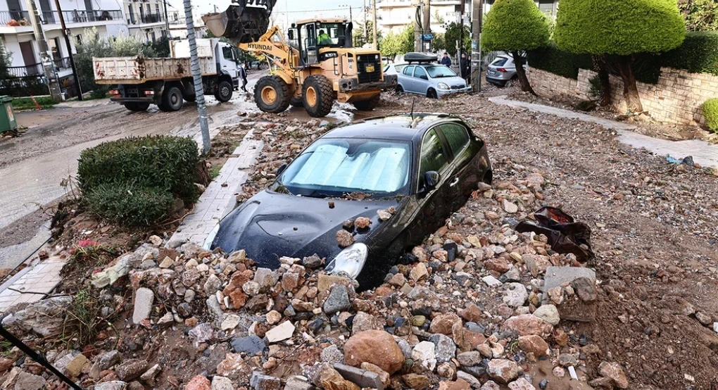 Η επόμενη ημέρα στην Άνω Γλυφάδα μετά το φονικό και καταστροφικό πέρασμα της κακοκαιρίας